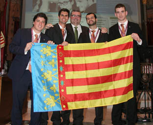 Grup guanyador del Torneig InterCEU de Debat Universitari.